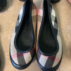 Burberry ballet flat for little girls
